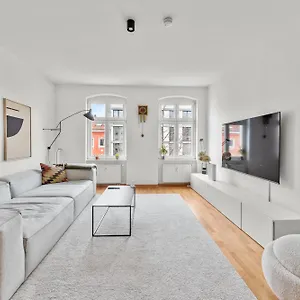 stylish-120sqm-appartment-in-berlin-mitte.find-berlin-hotels.com/